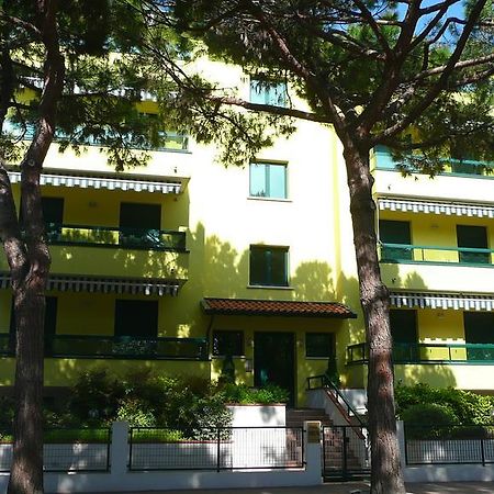 Residence Pineta - Agenzia Cocal Каорле Екстериор снимка