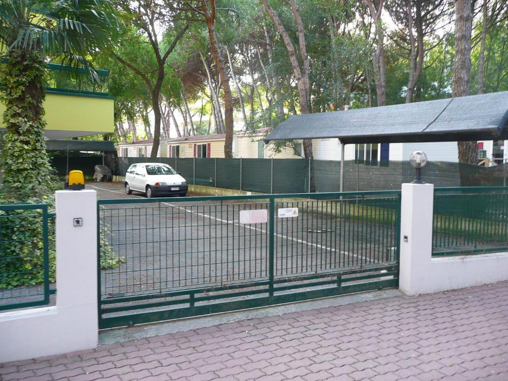 Residence Pineta - Agenzia Cocal Каорле Екстериор снимка