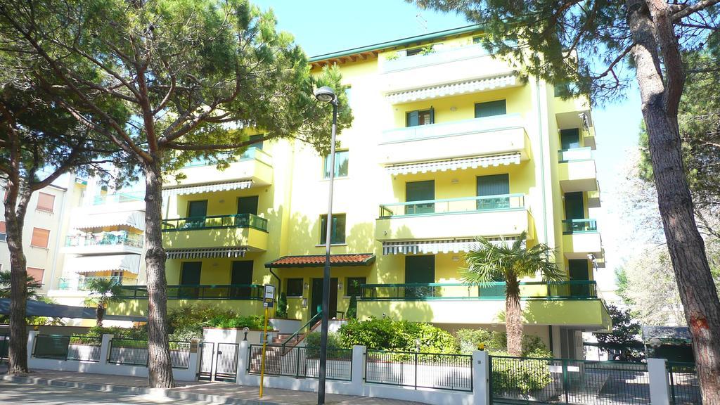 Residence Pineta - Agenzia Cocal Каорле Екстериор снимка